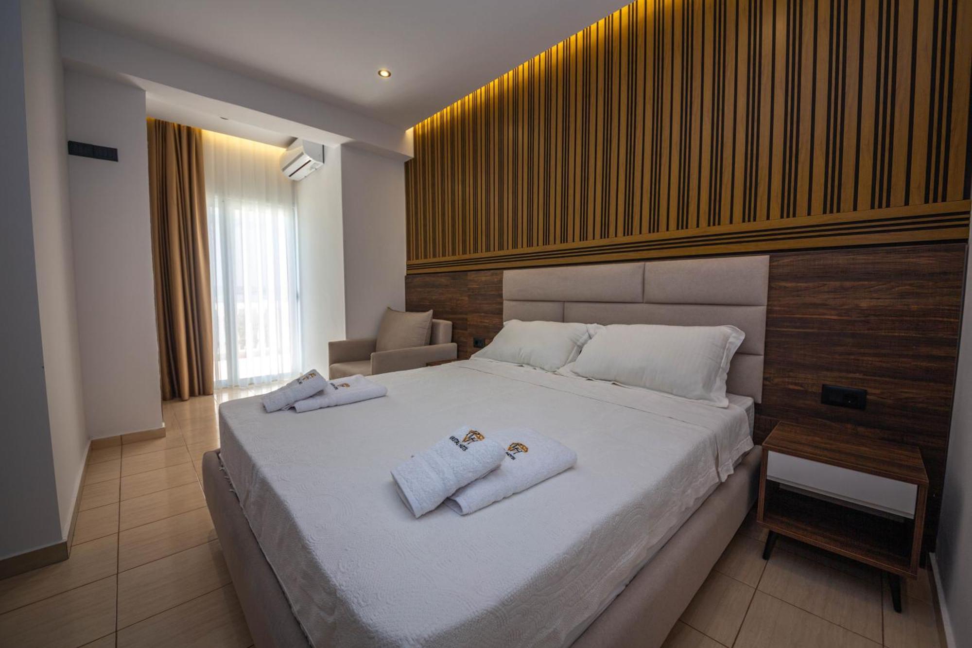 קסאמיל Hotel New Crystal מראה חיצוני תמונה